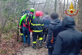 Ascoli Piceno - Ciclista cade su un sentiero impervio: salvato dai Vigili del Fuoco e dal Soccorso Alpino